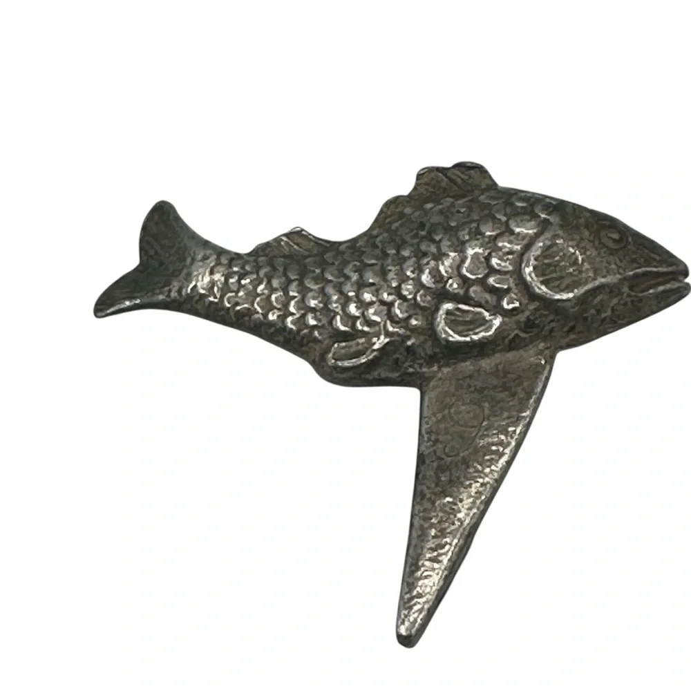 Vintage Metal Fish Birthday Cake Candle Holder – Novelty Cake Topper